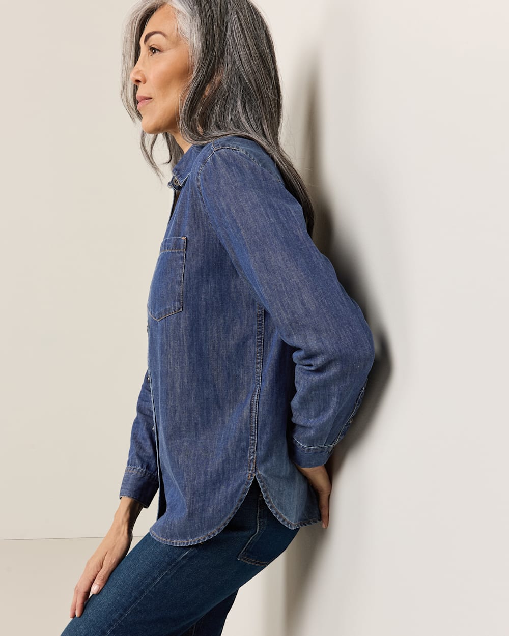 PENDLETON WOMEN'S CHAMBRAY PERFECT ONE POCKET SHIRT