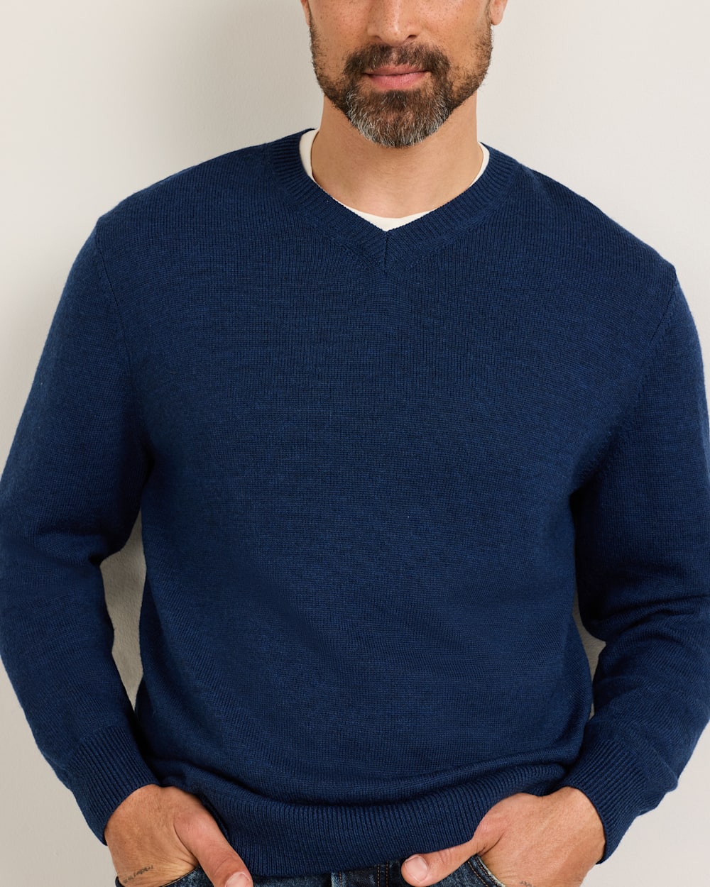 PENDLETON MEN'S MERINO V-NECK SWEATER
