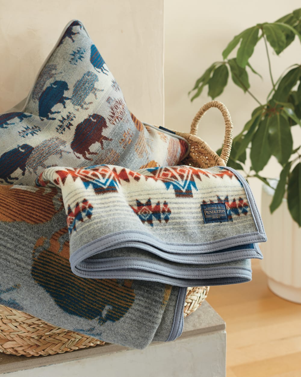 PENDLETON PRAIRIE RUSH HOUR THROW AND PILLOW SET