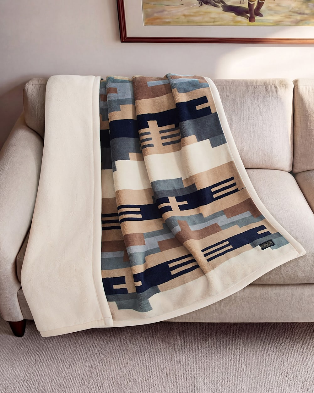 PENDLETON PLUSH REVERSIBLE THROW
