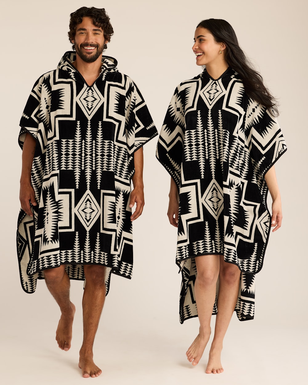 PENDLETON HARDING ADULT HOODED TOWEL