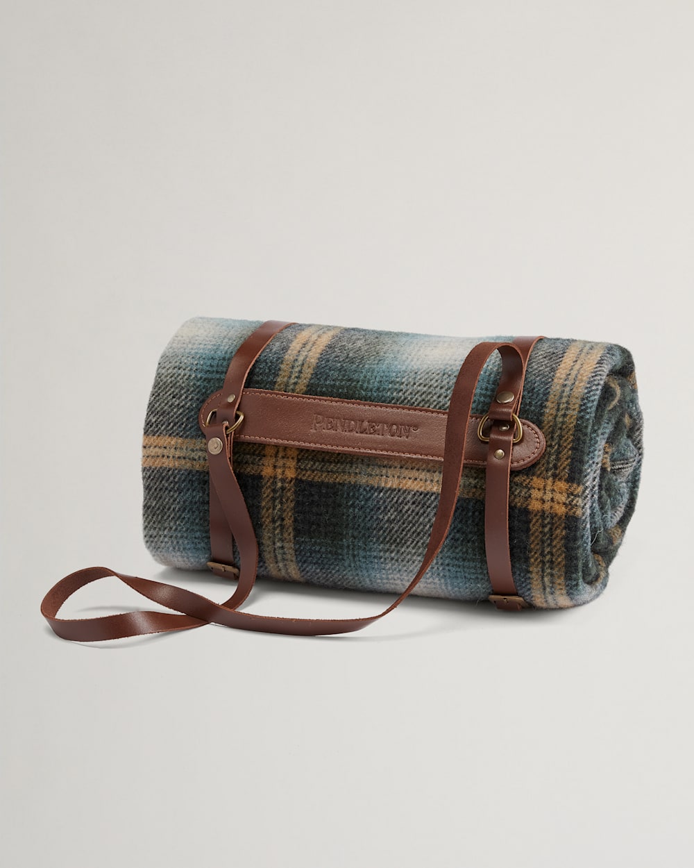 PENDLETON MOTOR ROBE THROW WITH LEATHER CARRIER