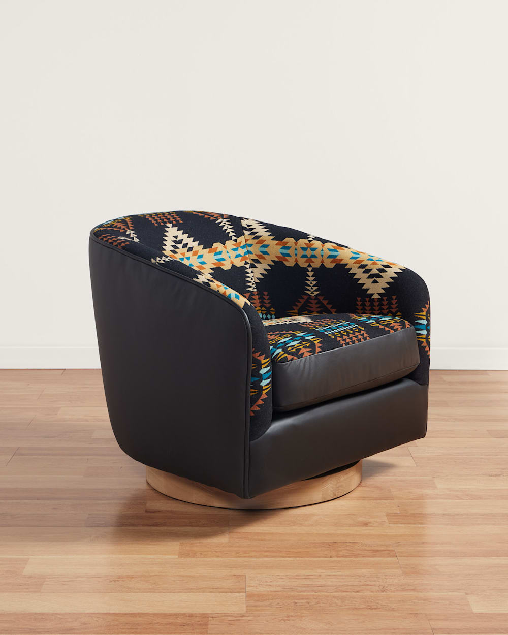 PENDLETON RANCHO ARROYO BARREL CHAIR