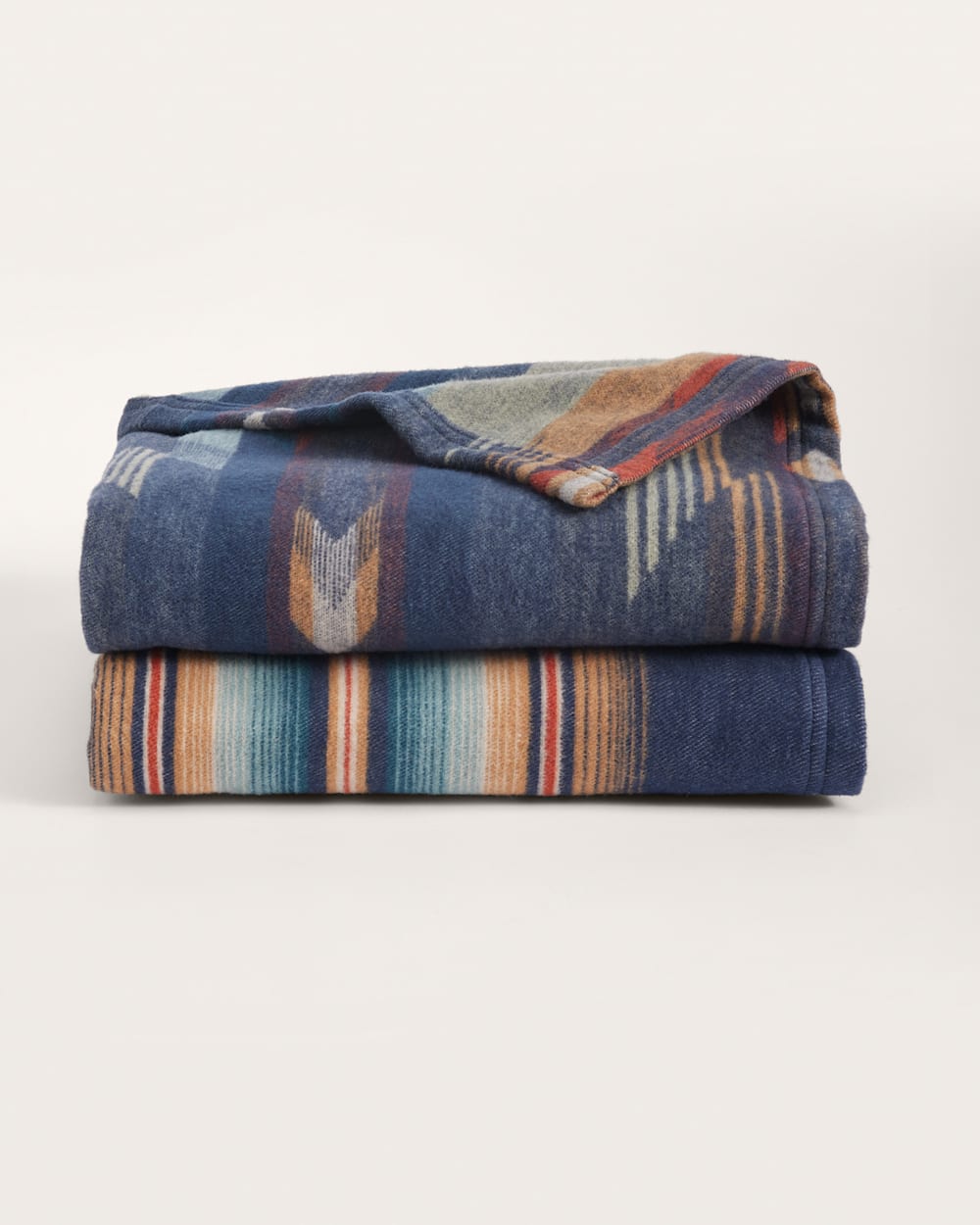 PENDLETON WYETH FALLS/STRIPE ORGANIC COTTON THROW GIFT PACK