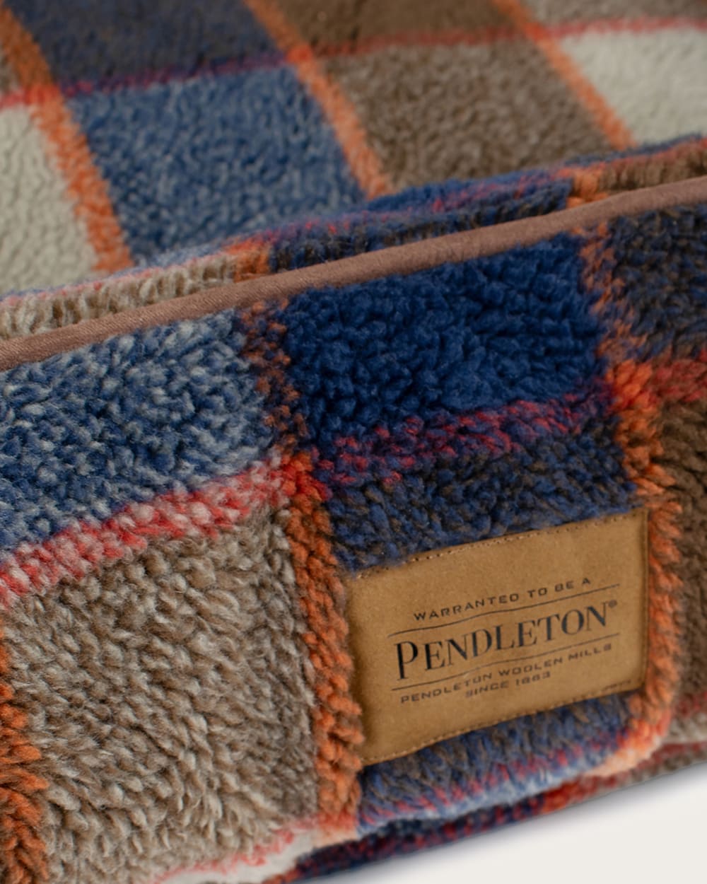 PENDLETON MOUNTAIN PLAID PET BED - KUDDLER