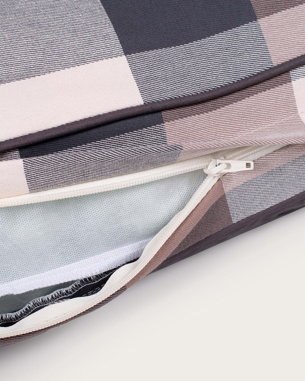 PENDLETON BLOCK PLAID PET BED - NAPPER